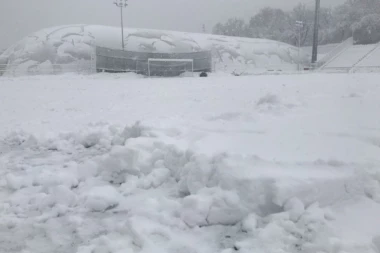 LOPTA STALA U SNEGU: Odložen i meč Zvezde i Čuke!