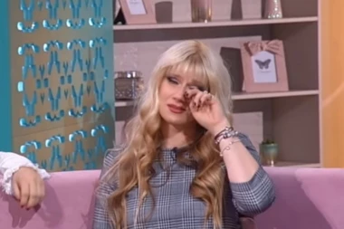 Srce da prepukne: Glumica u emisiji plakala kao kiša zbog ćerke!