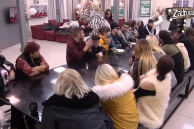 (VIDEO) Neki su plakali a neki se smejali: Voditelj doneo važno obaveštenje u Belu kuću!