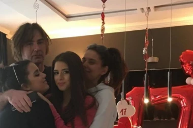 Zavirite u dom Željka Mitrovića: Evo kako su se pripremili za novogodišnje praznike!