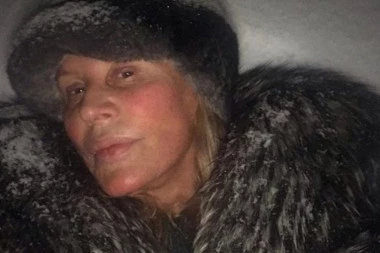 (VIDEO) TEŠKO MI PADA BROJ IZ LIČNE KARTE: Oglasila se Verica Rakočević (70) iz karantina, KAPIJU NIJE OTVORILA 6 dana!