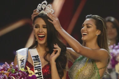 (FOTO) ONA JE NAJLEPŠA ŽENA NA SVETU, ZVANIČNO! Šta vi kažete?