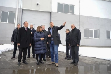 INVESTICIJA VREDNA 15 MILIONA EVRA: Maja Gojković u fabrici keramičkih pločica