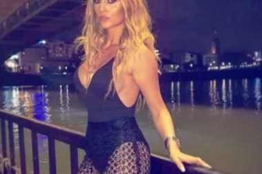 Jeleni Kostov pukao silikon u grudima: Pevačica otkrila sve o svom izazovnom dekolteu nakon peha!