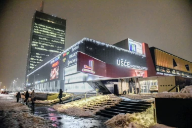 Horor hara tržnim centrima: Huligani oteli pare Marku (18) nasred TC Ušće i pretili da će da ga iskasape!