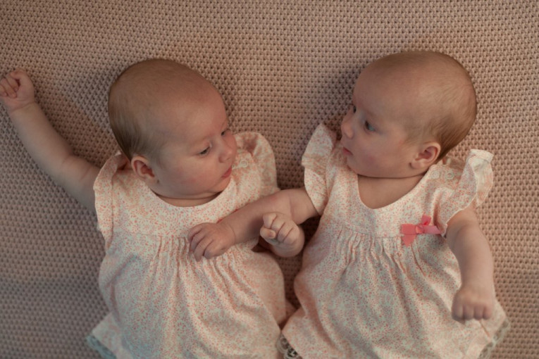 DODATNO NOVČANO DAVANJE: Grad Beograd pomaže majkama koje dobiju blizance!