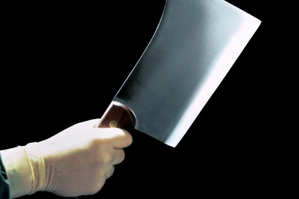 Zamahnuo je satarom i pružio kesu da mu dam novac! Dramatična ispovest radnice trafike u Kikindi: Utrnula sam od straha