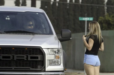 Ispovest devojke (16) istrgnute iz kandži prostitucije u Mirijevu: Terali su me svaki dan na se*s, a morala sam da zaradim 150 evra!