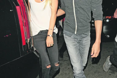 NEKADA NAJATRAKTIVNIJA TENISERKA PLANETE UPALA U PROBLEM: Kurnjikova se propila!