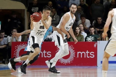 SVETI NIKOLA DONEO SREĆU: Partizan pregazio Turke za TOP 16!