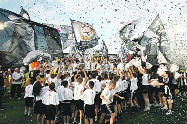 "GROBARI" MOLE:  Vrati nam se, Tole!