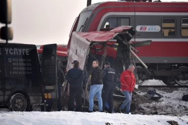 NIŠ ZAVIJEN U CRNO! Broj poginulih u sudaru voza i autobusa porastao na 5 - među njima DVOJE DECE!