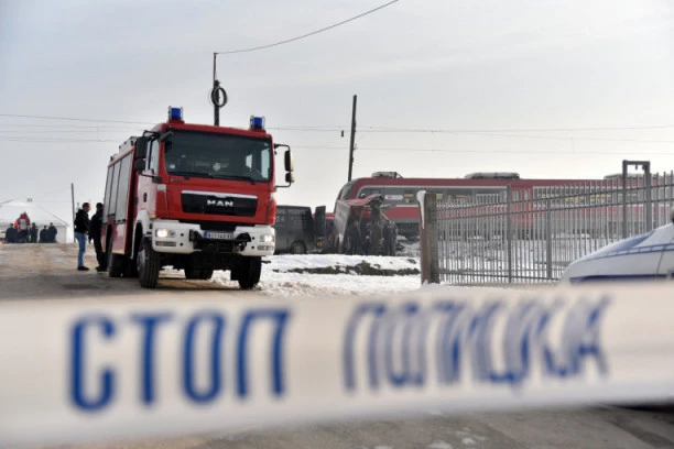 Voz udario u auto kod Pančeva, jedna osoba poginula