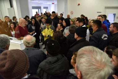 Oko nje su bili delovi tela ljudi rasečenih na pola! Stravična ispovest dečaka kome je majka stradala u autobusu smrti!