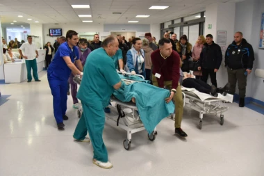 STRAHOTA U NIŠU: Radniku (46) valjak amputirao stopalo!