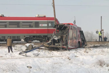 Vadili smo ženu ispod šina, oči su joj bile širom otvorene, samo me je gledala: Ispovest vatrogasaca posle stravične tragedije kod Niša