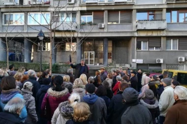 HEJ, BUDI ORTAK I PODELI: Organizovali turističke ture u Beogradu i sakupili novac za paketiće za decu!