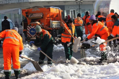 Pali ste na ledu, a trotoar nije bio očišćen? Evo kako da naplatite odštetu