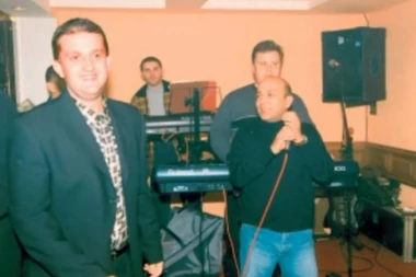 Pevao ozloglašenom kralju kokaina na uvce: Ekskluzivna fotografija Darka Šarića i Džeja!