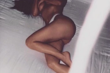 Starleta ima ovu gadnu naviku: Muškarci je više neće gledati na isti način!