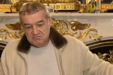 Zatvorite ga: Ludak Bekali tera fudbalere da treniraju!