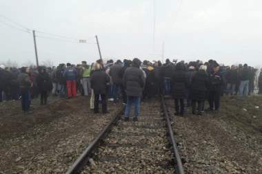 Ogorčeni meštani protestovali na mestu tragedije kod Niša!