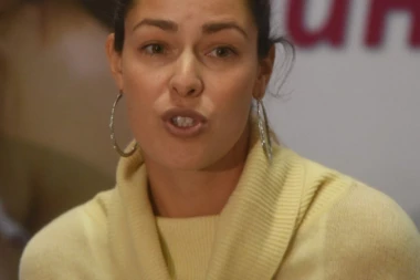 ZA DLAKU IZBEGLA NATO BOMBU: Potresna ispovest Ane Ivanović