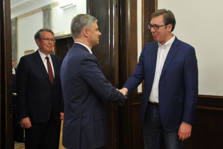 Vučić sa predsednikom ruskih železnica: Ugovoren značajan projekat za Srbiju