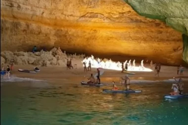 (VIDEO) Remek delo prirode: Ovakvu plažu nikad niste videli!