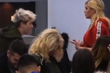 Marijana izvređala Lunu i Sanju, Matora skočila da brani devojku: Ti ulažeš u pušenje ku*ca!