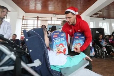 Lazić i Beron u ulozi Deda Mraza!