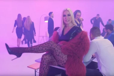 (FOTO) Ko pod vašarskom šatrom! Vesna Đogani napravila rusvaj u kafani!