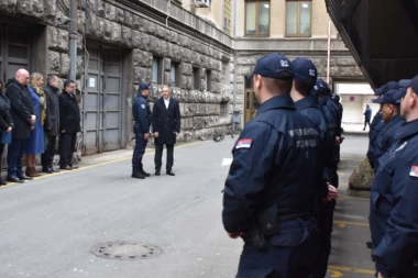 Stefanović sa pripadnicima Policijske uprave: U novogodišnjoj noći bezbednost na najvišem nivou