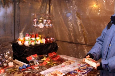 NASMEJAO DO SUZA: Trgovac mami mušterije novogodišnjim popustom i to kakvim! (FOTO)