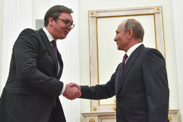 NIJEDAN PREDSEDNIK RANIJE NIJE DOBIO TAKAV POKLON: Putin od Vučića dobija štene šarplaninca