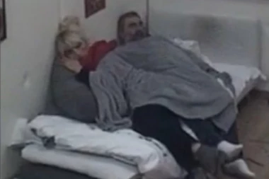 Bilo je jače od njega: Miki ispipao Suzanu po intimnim delovima ispod pokrivača!