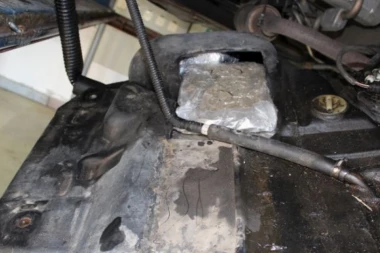 KRIO U REZERVOARU 8 KILA MARIHUANE! "Pao" na Horgošu