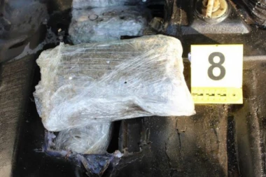 Srbin u kombiju "sakrio" 750 kilograma marihuane! Zaplenjena droga na granici Rumunije i Bugarske  