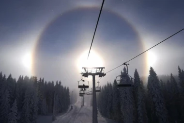 (FOTO) Sija Sunce kao zlato! Pogledajte nestvarne fotografije sa Kopaonika