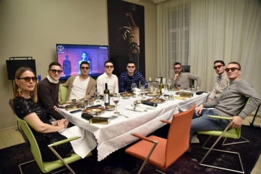 (VIDEO) U crno-belom taboru svečarska atmosfera!