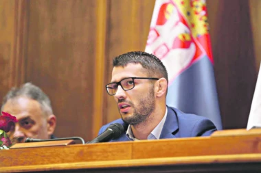 OGLASIO SE ŠTEFANEK POSLE SKANDALA: Ukraden telefon, slučaj u policiji