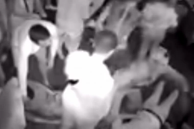 (VIDEO) ŠOK! Gost prebio pola kafane zbog gluposti!