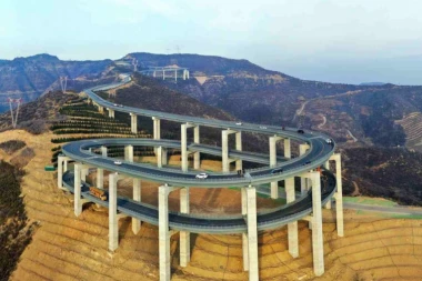 (FOTO) Kinesko čudo! Pogledajte kako izgleda spektakularni vijadukt na tri sprata