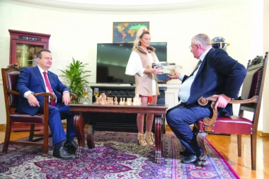 Dačić i Šešelj zakopali ratnu sekiru, Kija svedok istorijskog pomirenja