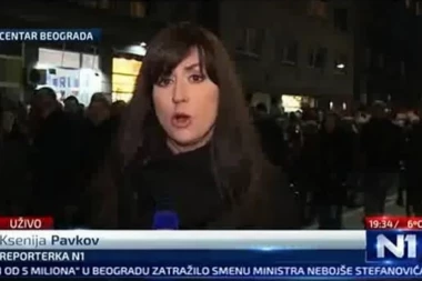 (VIDEO) Pljuvali su Barbaru, a evo kako je novinarka N1 izveštavala sa protesta opozicije