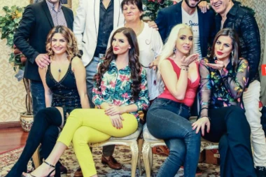 Porodica je najvažnija: Parovi u luksuznoj vili proslavljaju Novu godinu!