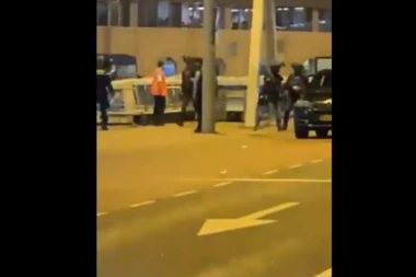 (FOTO, VIDEO) Uneo bombu i vikao "Alahu ekbar": Teška drama na aerodromu u Amsterdamu