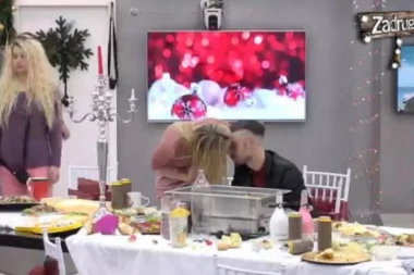 (VIDEO) Luna zvala Tomu u WC!