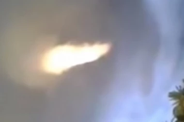 (VIDEO) Da li je ovo božji znak da nam je kraj blizu: Iz neba je sunula vatra, niko ne zna o čemu se radi!