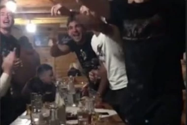 ZVEZDAŠI  zapalili Kop a Matić glumio deda Mraza!